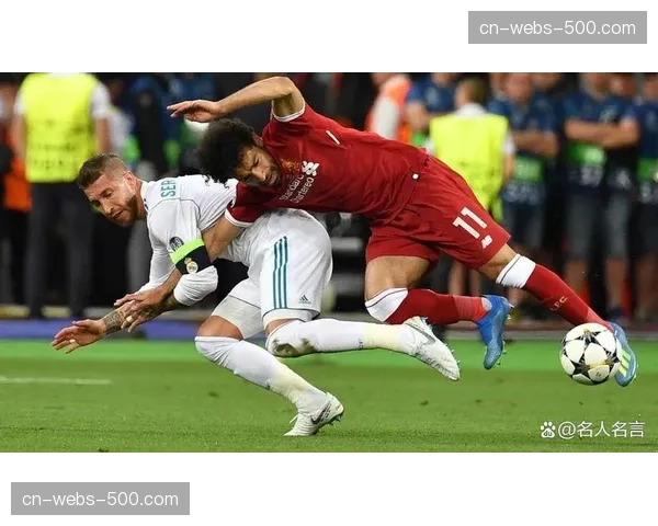 特写镜头：终场哨响，38岁的拉莫斯与老队友皮克在场边长时间交谈