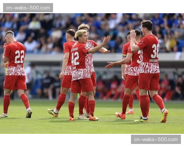 战报述评：勒沃库森展现韧性，十人应战守住胜果